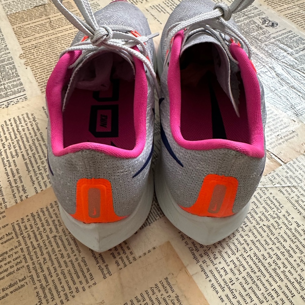 Nike Zoom Pegasus 36 Gray and Pink Sneakers with Blue Swoosh - Picture 4 of 8
